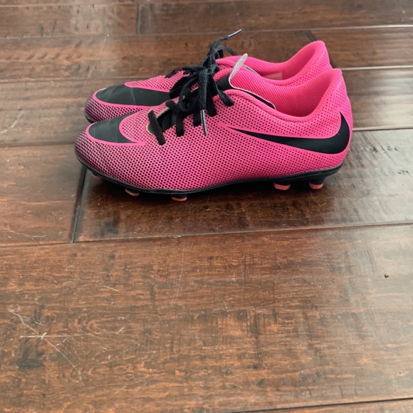 EUC Unisex Pink Nike Soccer Cleats Kids Size 4 - Picture 4 of 7